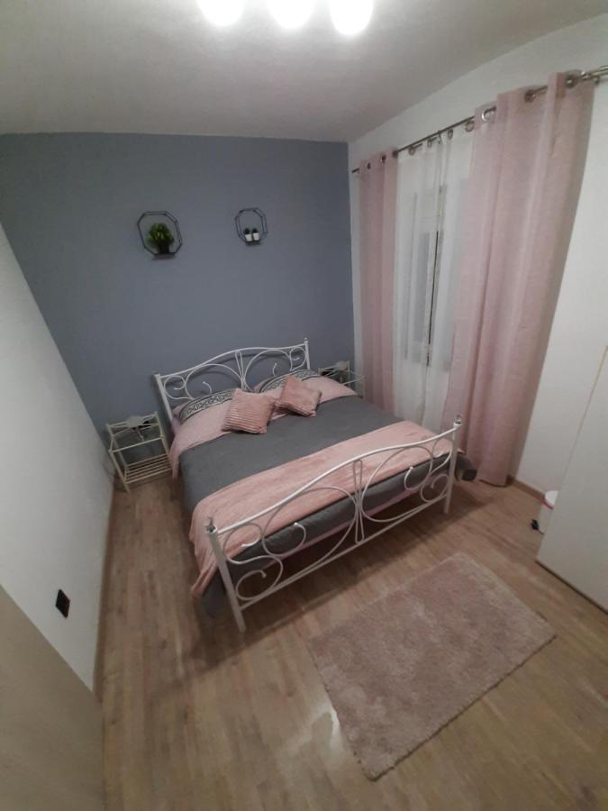 Ferienhaus Karlo Pridraga Kültér fotó