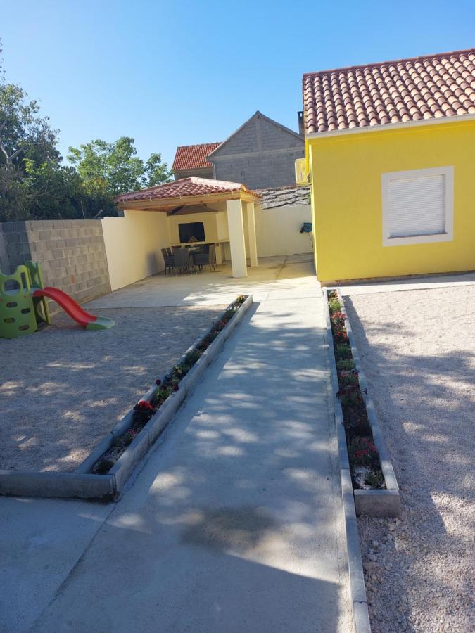 Ferienhaus Karlo Pridraga Kültér fotó